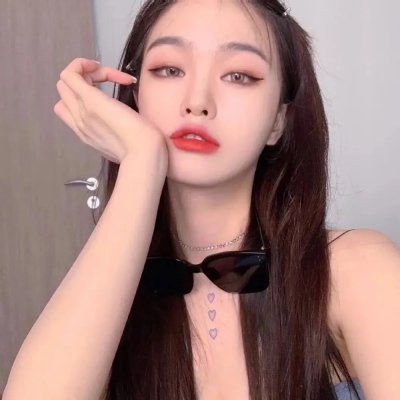 洞房夜遭换亲，她带小皇帝去逃荒